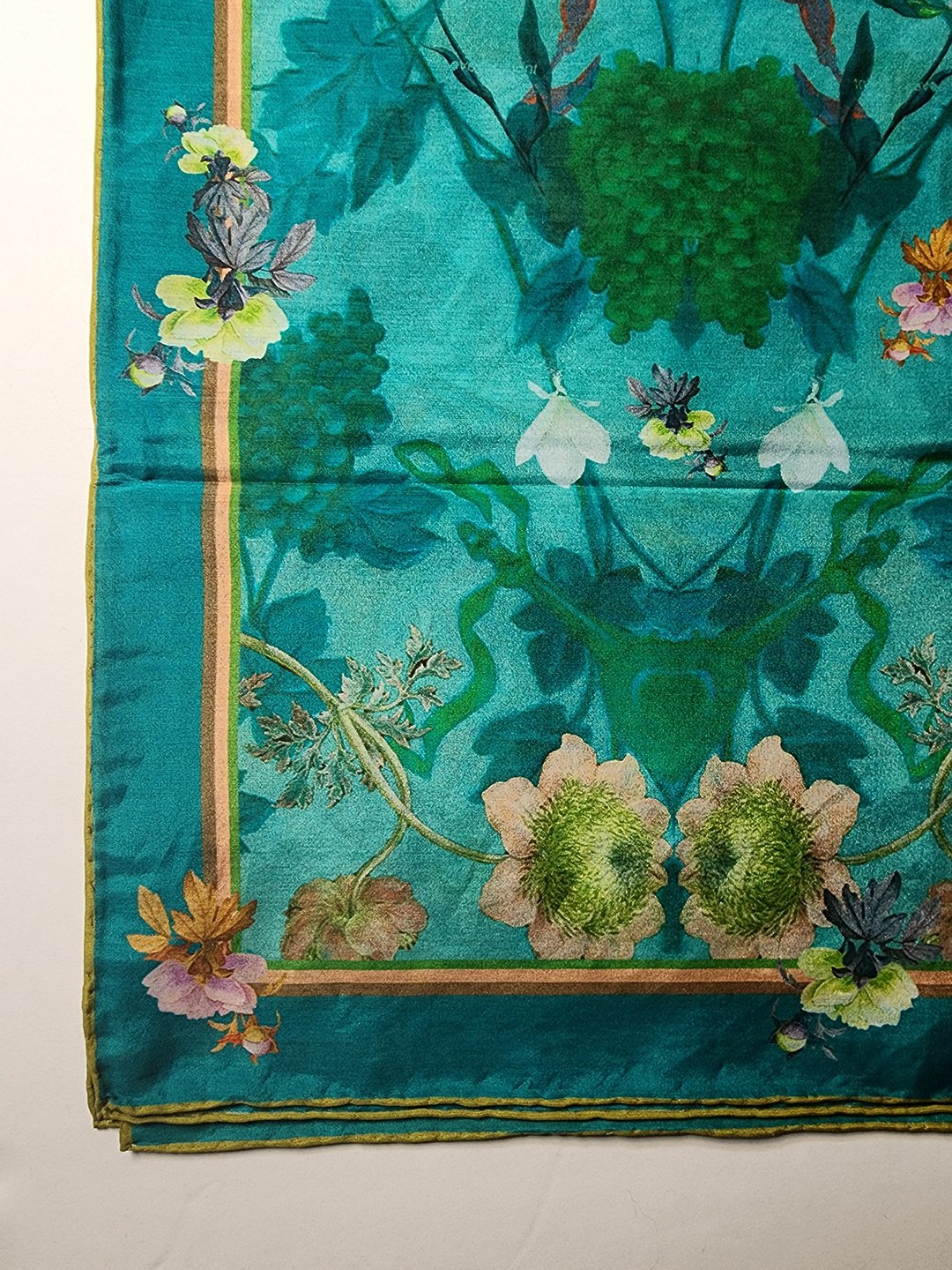4.BANDANA-green-getty ceiling.jpg