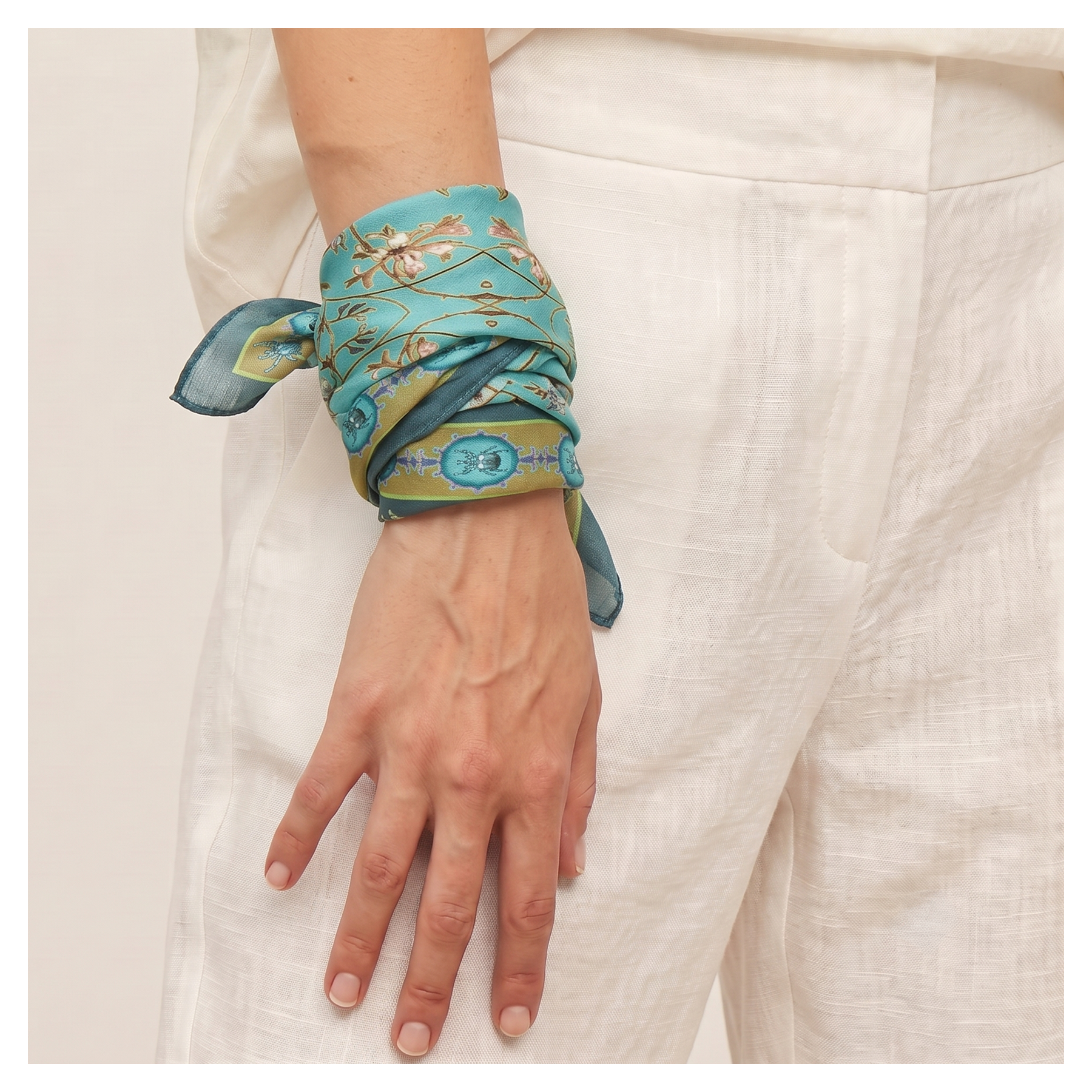 WEBSITE-WRIST WRAP-Medallion Floral.png