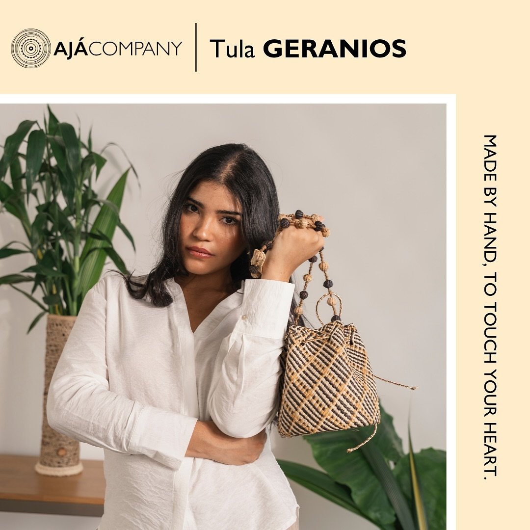 WildWorks - Tula GERANIOS

Made by hand to touch your heart 💛

Shop online: www.ajacompany.com

#AjaCompany #Cartagena #Colombia  #Coffee #Tshirts #Handicrafts #GiftShop #Souvenirs #Lifestyle #CoffeeTime #Handmade #Craftsmanship #Artisan #Design #Co
