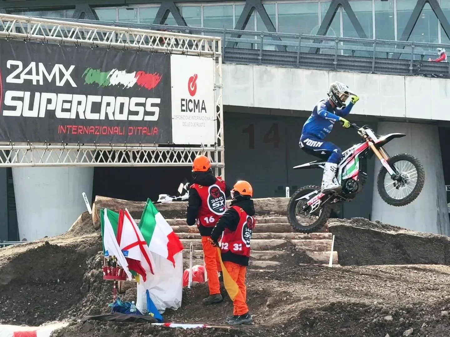 We could watch the EICMA Moto Race all day long!

Congratulations to this Champion.  Bravo! 👏🏼 

KOMODO 🐉