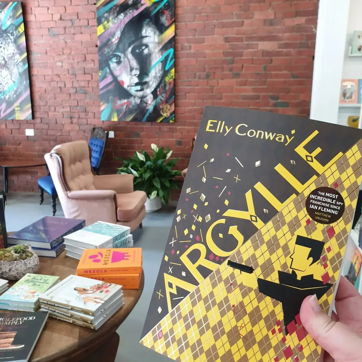 Shopping at the Book Nook in Yarra Glenn!! So many great titles and gorgeous atmosphere 🥰 #visitvictoria #booklover #booknerd #argile #reading