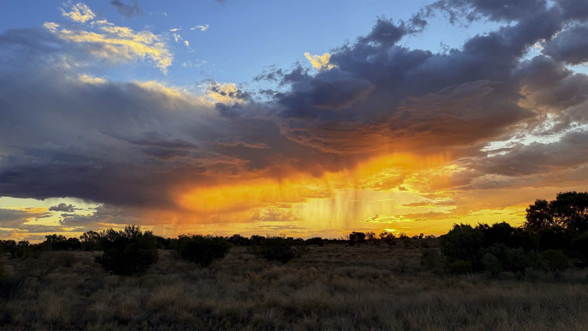 Pockets of rain in the desert @ NT, Kings Canyon