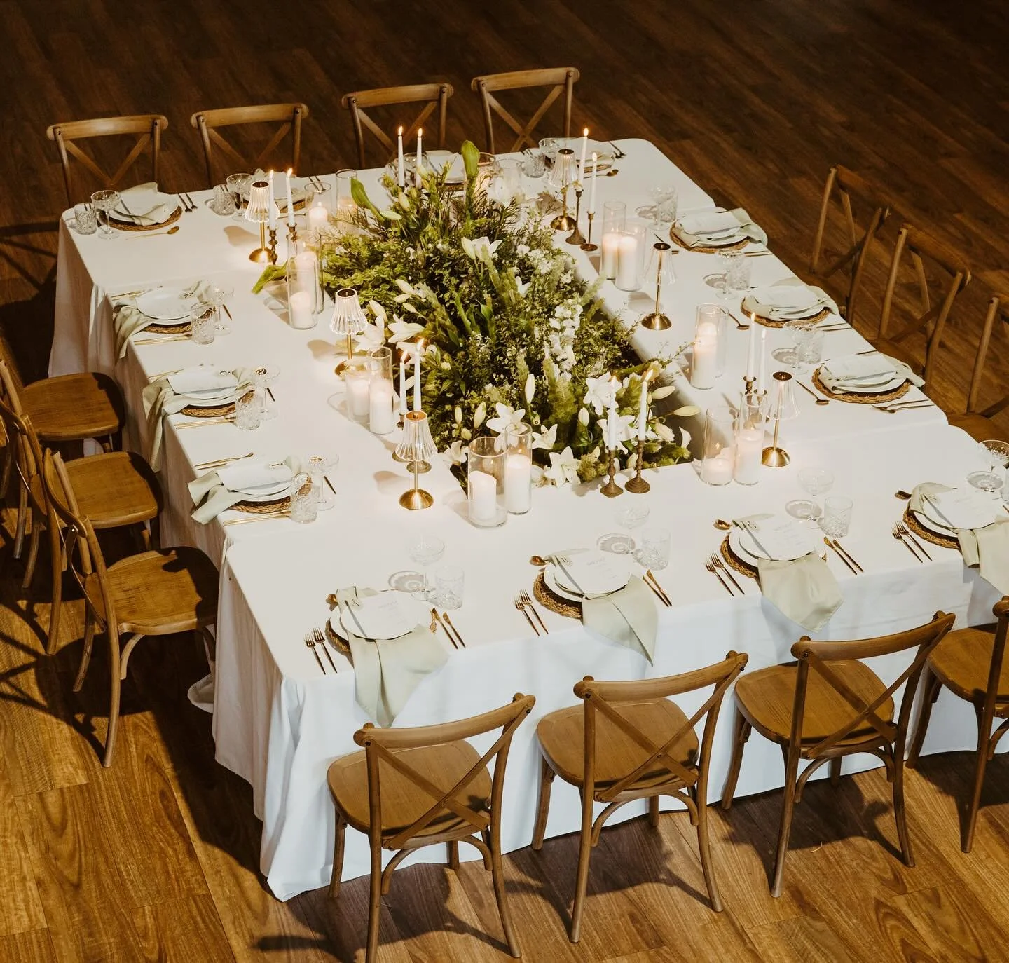 The Reception of your dreams 😍

I&rsquo;m absolutely obsessed with this layout, this is perfect for a micro wedding or smaller scale wedding to fill a larger space. Or if you just simply love the design, it could just be one of many tables in your f