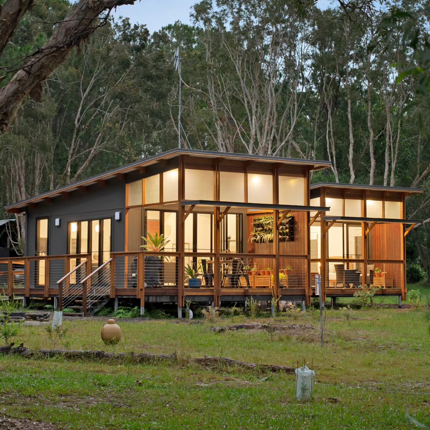 Modern contemporary 80sqm small 2 bedroom house on rural block.
@baahouse @baahousebaastudioarchitecture #queenslandhomes #archihunter #archporn #archihunter #architectbrisbane #queenslandarchitecture #sunshinearchitecture #sunshinecoast #lifestyle #