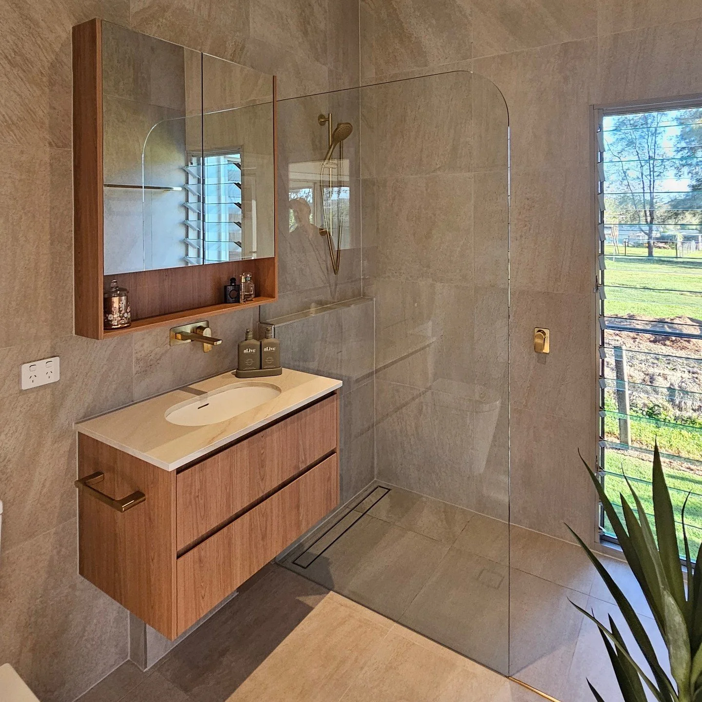 Introducing the Aussiedown&mdash;a modern twist on the classic beach shack 🏡🌊 This small house, granny flat, or holiday home is designed for relaxed living with wide eaves for natural shade, a spacious deck perfect for warm summer nights, and styli