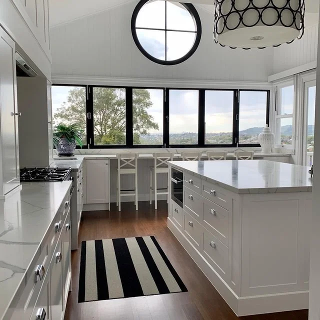 Alderley
Brisbane
A pre-1946 Queenslander converted into a Hampton style home, reconfigured to capture city views, with new bedrooms, bathrooms and a kitchen extension.

Builder & photography: Rise Construction