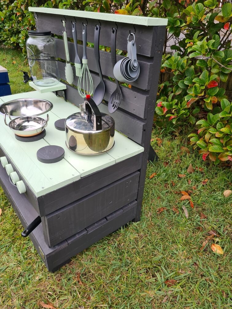 Lauterwood_Mud Kitchen_Stovie7