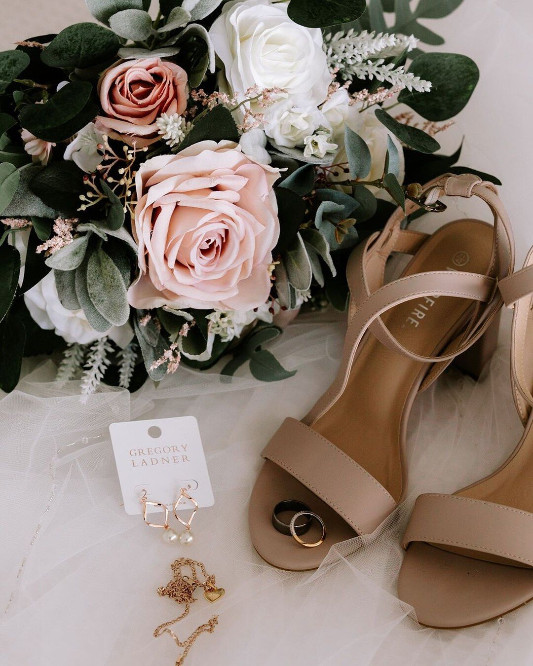 A Bride's accessories are the sprinkles on the cake 👰&zwj;♀️

From her floral bouquet to the perfect shoes, it's the accessories that show a Bride's individuality and flare. 

There are no rules other than choose what makes your heart sing and rely 