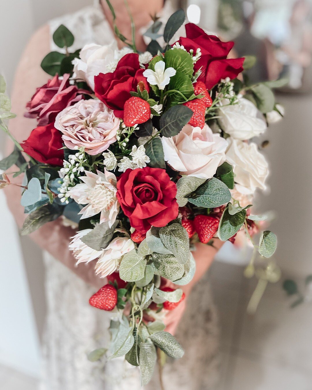 You are the Straw to my Berry 🍓🍓🍓

We loved creating this strawberry inspired bouquet and matching wedding florals for the gorgeous couple @peachy_patra 😍

Creating bespoke custom designed bouquets with a unique flare is our passion!

If you are 