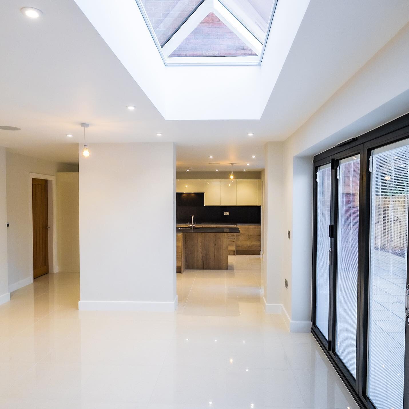 Kitchen/Diner in recent new build project in Stoke on Trent. #SneydConstruction
.
.
#stokebuilders #construction #newbuild #newbuildproperty #newhome #constructioncompany
#kitchendiner