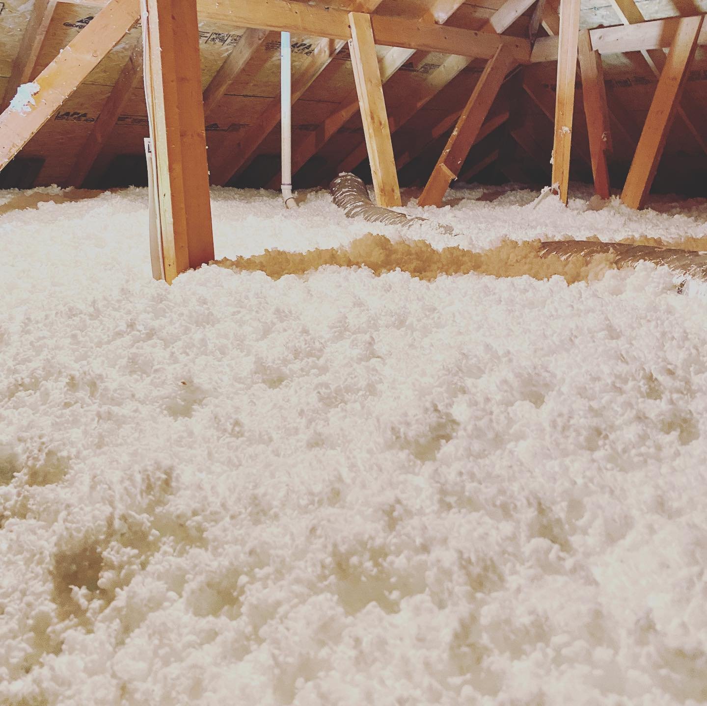🌞 Don't wait for the summer heat to strike!
Get ahead of the game with Bolivar Insulation and upgrade your attic insulation today. Keep your home cool and comfortable all year round, while also saving on energy bills.

Say goodbye to those swelterin