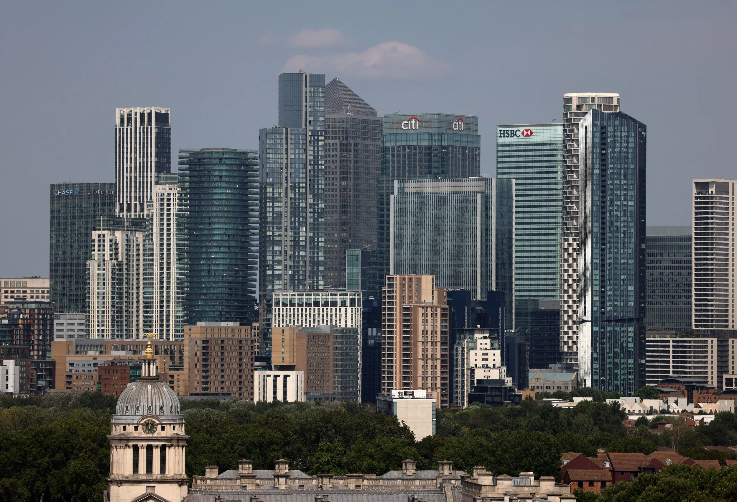 Larger UK DB schemes prefer to run on but growth assets are off the menu