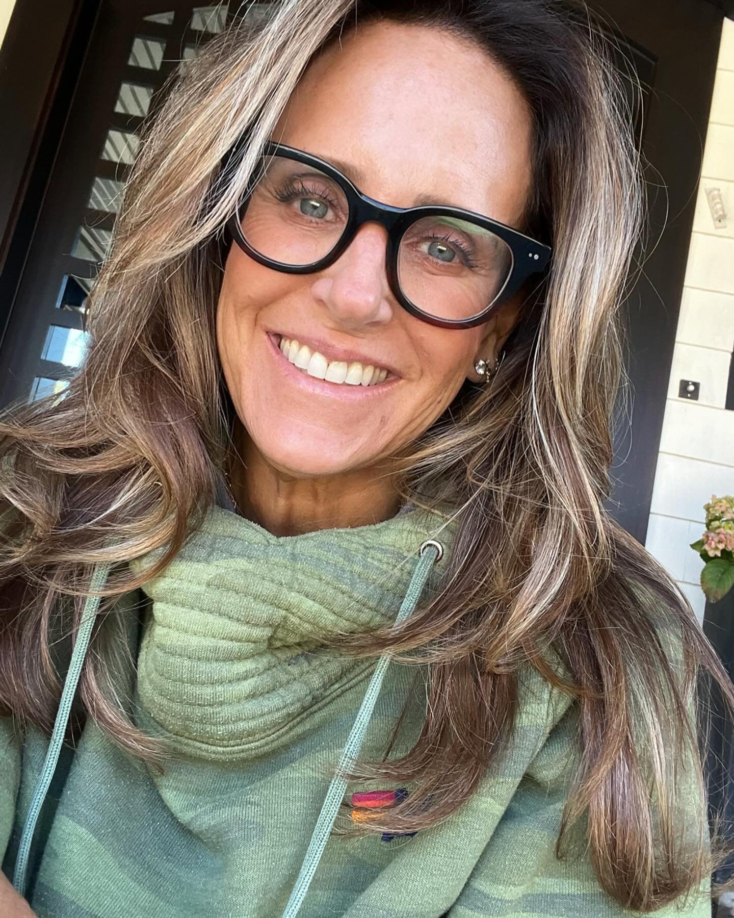 Feeling in need of a &ldquo;pick me up?&rdquo; Sometimes getting a hair cut is a simple thing you can do to feel a little lift!  It&rsquo;s usually the small things that make a big difference in EVERYTHING we do! 😉
LIKE this post if you agree! ❤️
#h
