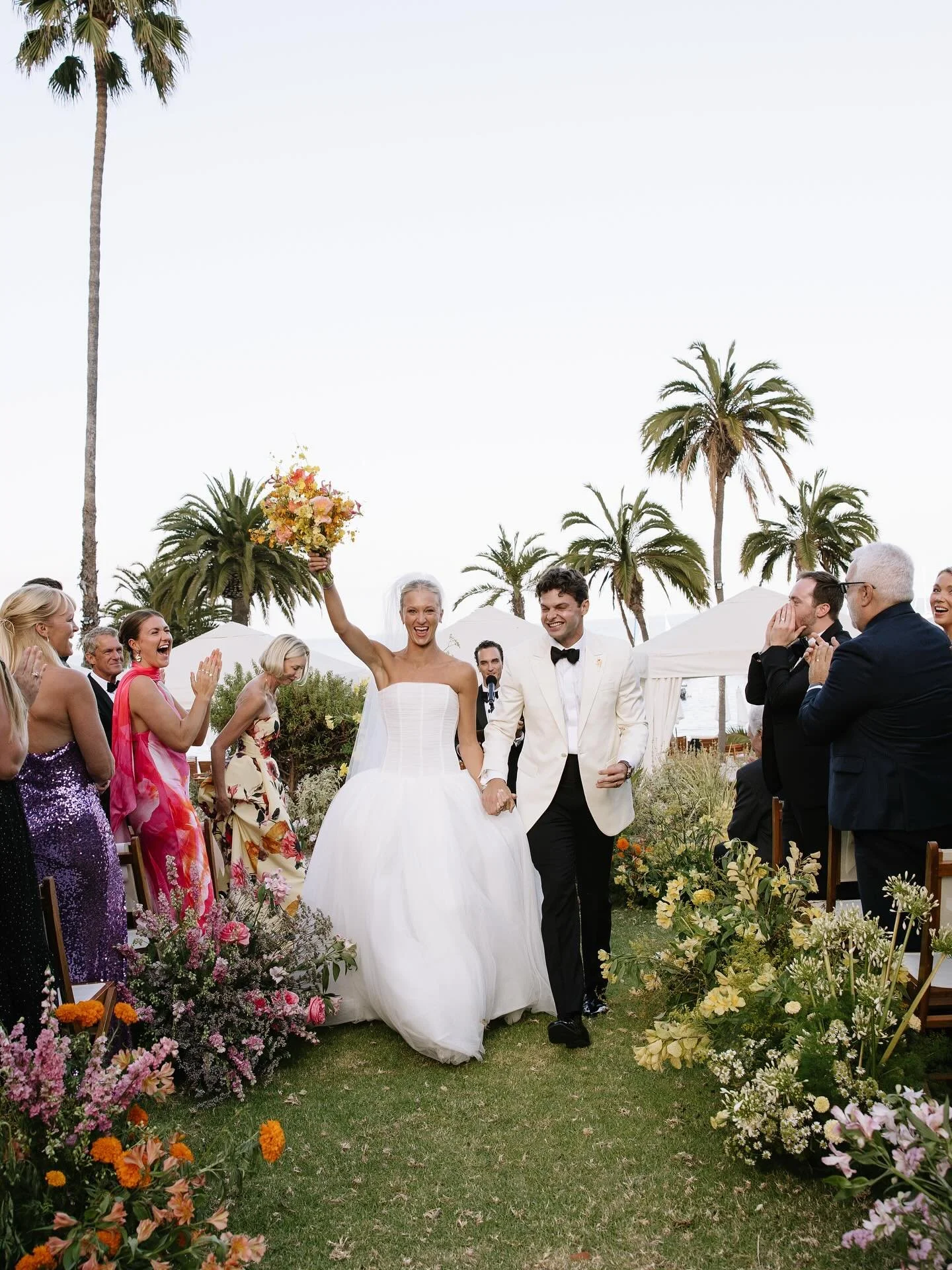 On the island for E + E&rsquo;s effervescent wedding weekend - every moment full of fun, joy and pure magic ✨🥂🌺🌼🐚 

Venue, Catering + Bar - @catalinaweddings
Planner + Designer: @gritandgraceeventsco
Photographer: @izziekarrenphoto
Florist: @lave