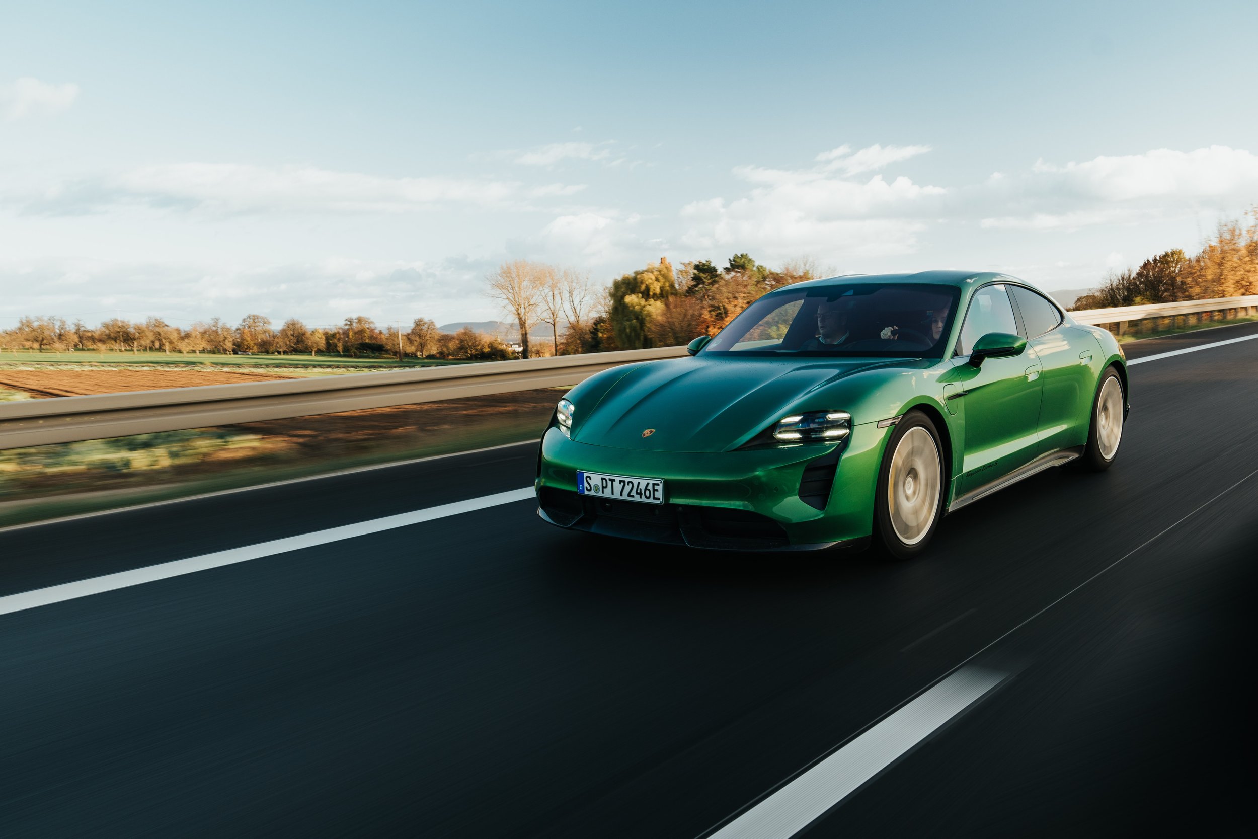 Taycan Turbo S JL6.jpg