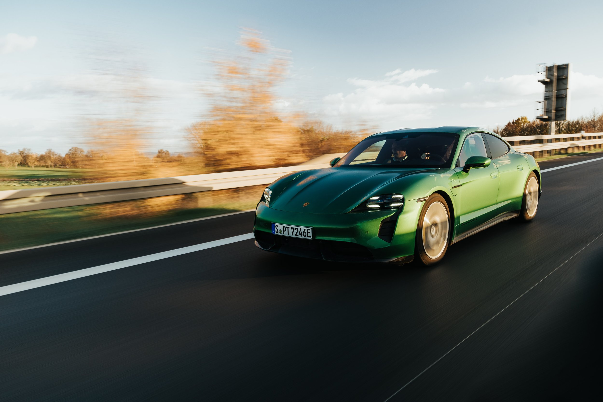 Taycan Turbo S JL5.jpg