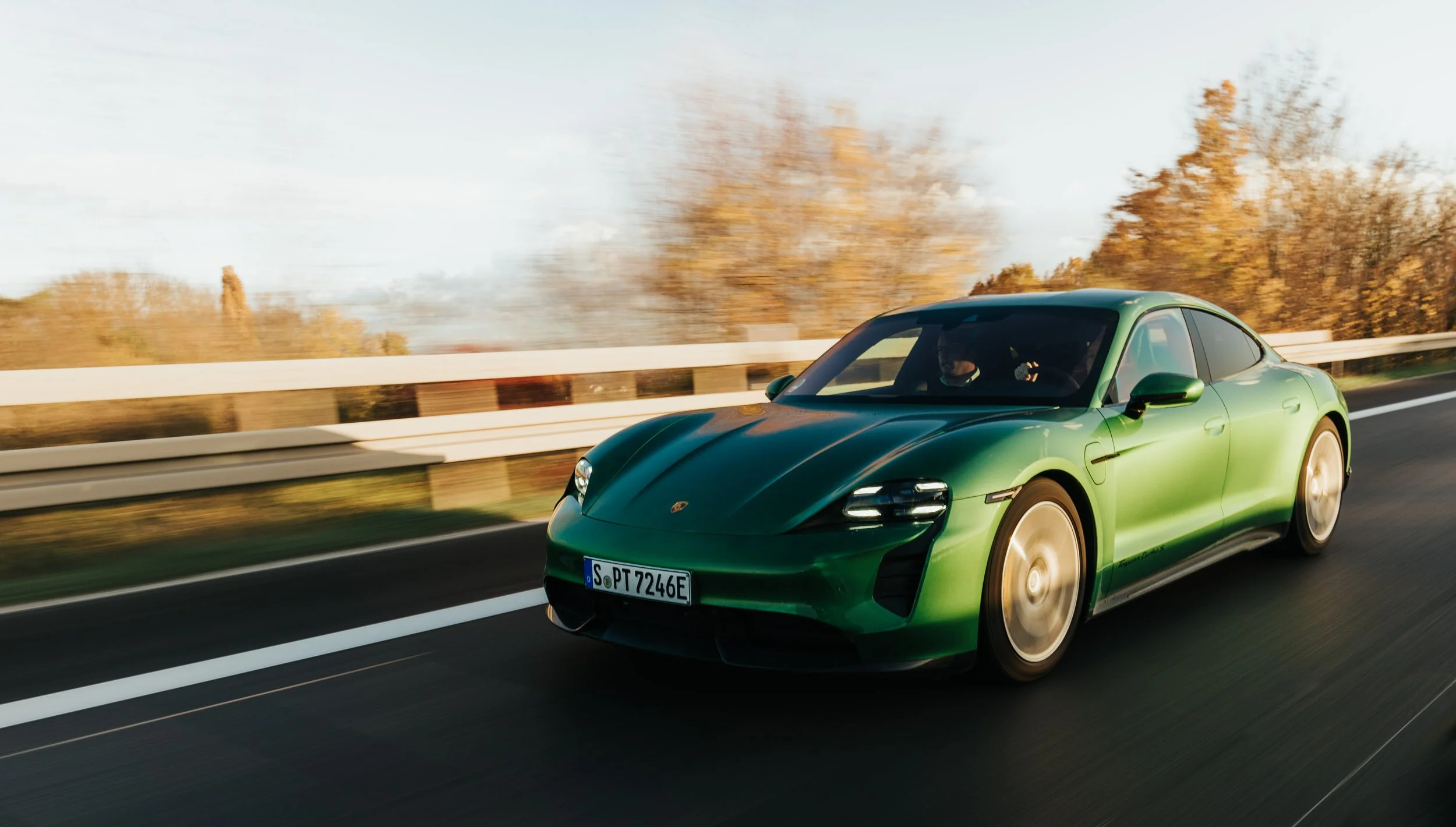 Taycan Turbo S JL4.jpg