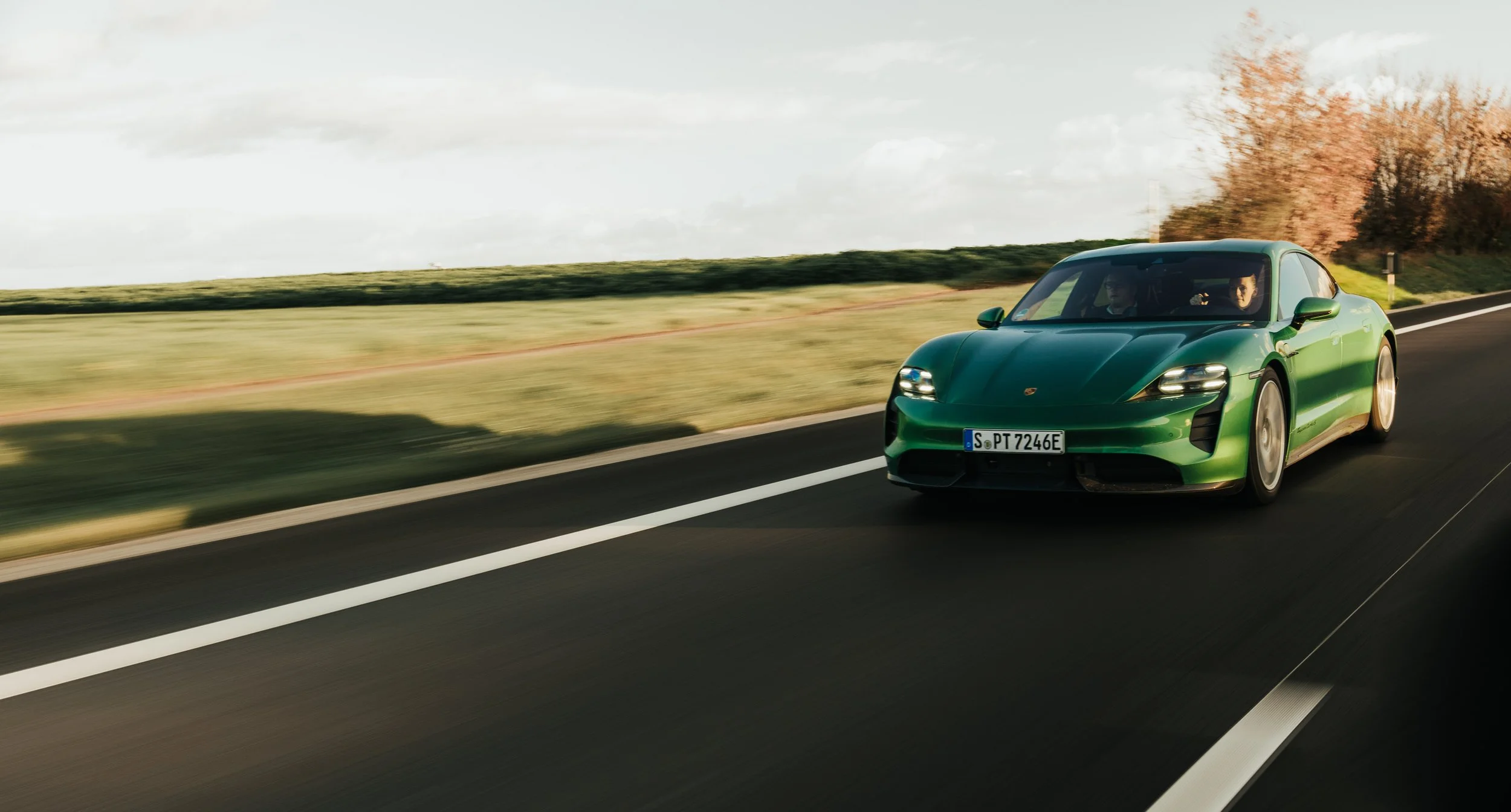 Taycan Turbo S JL3.jpg
