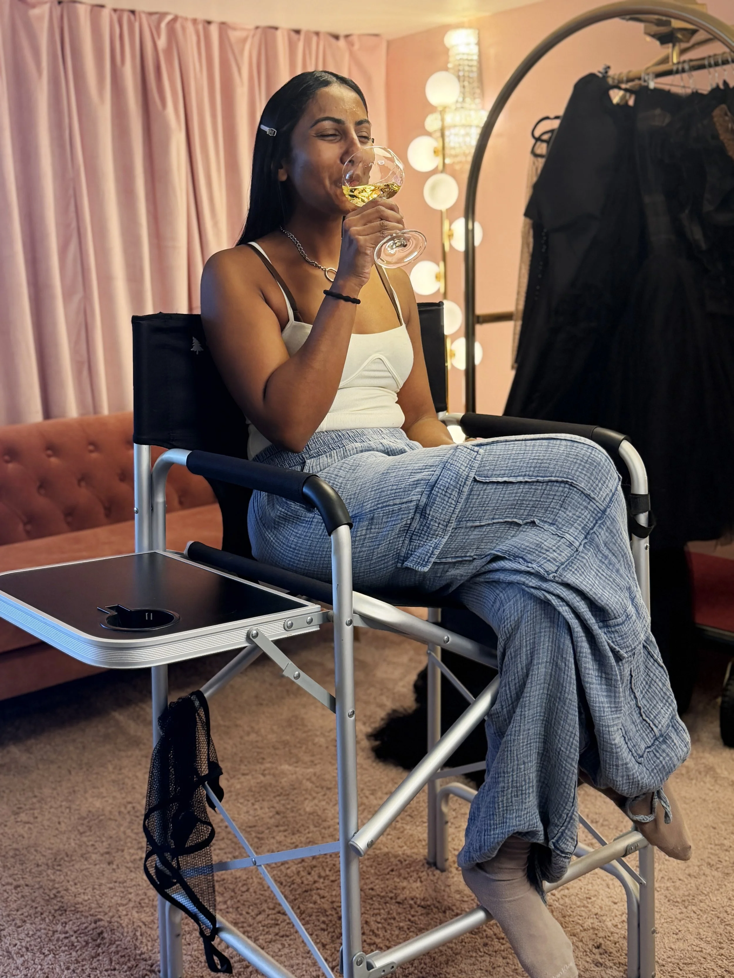 behind the scenes - montreal boudoir - getting ready.jpg