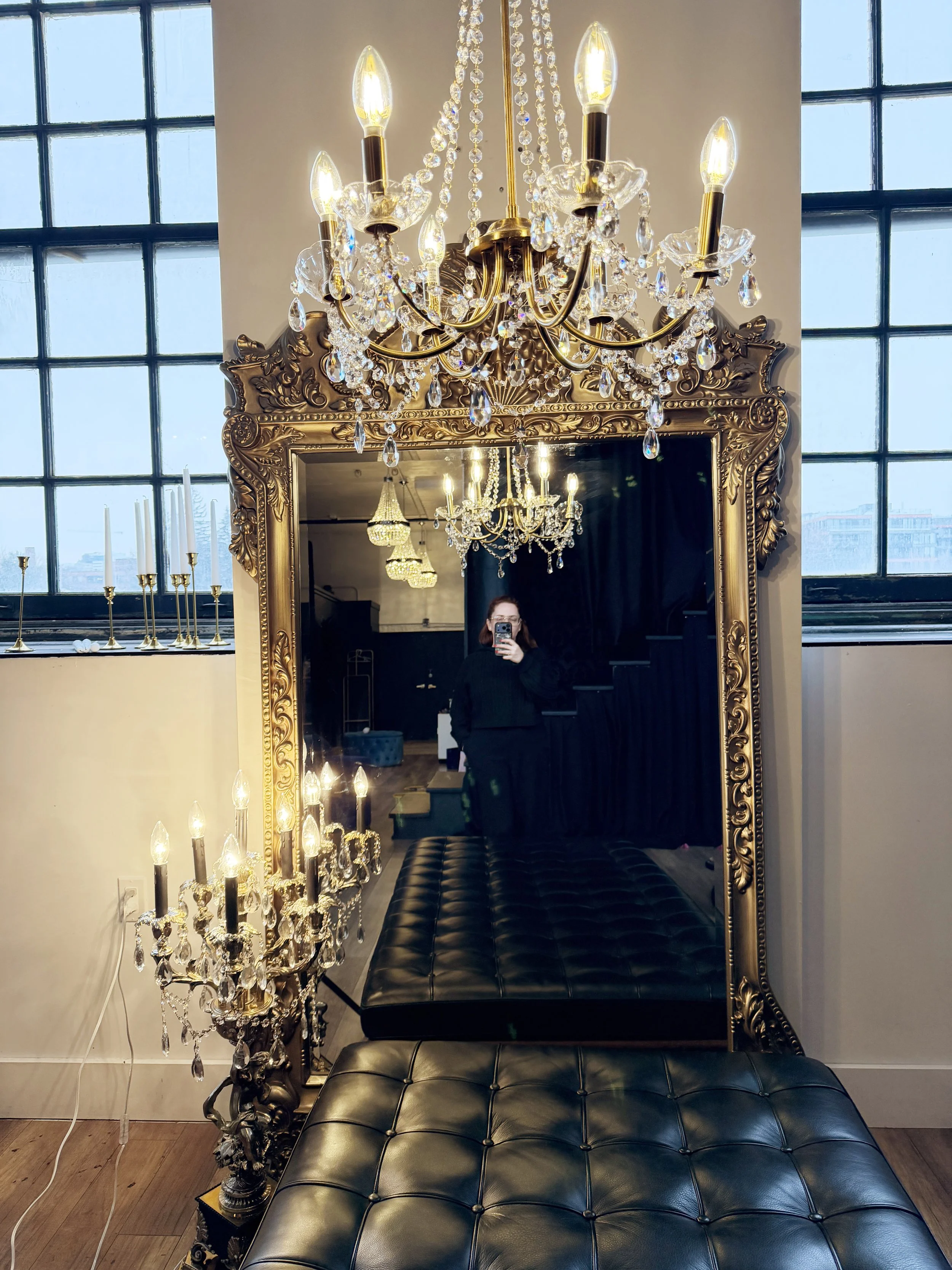 behind the scenes - chandelier - montreal boudoir.JPG