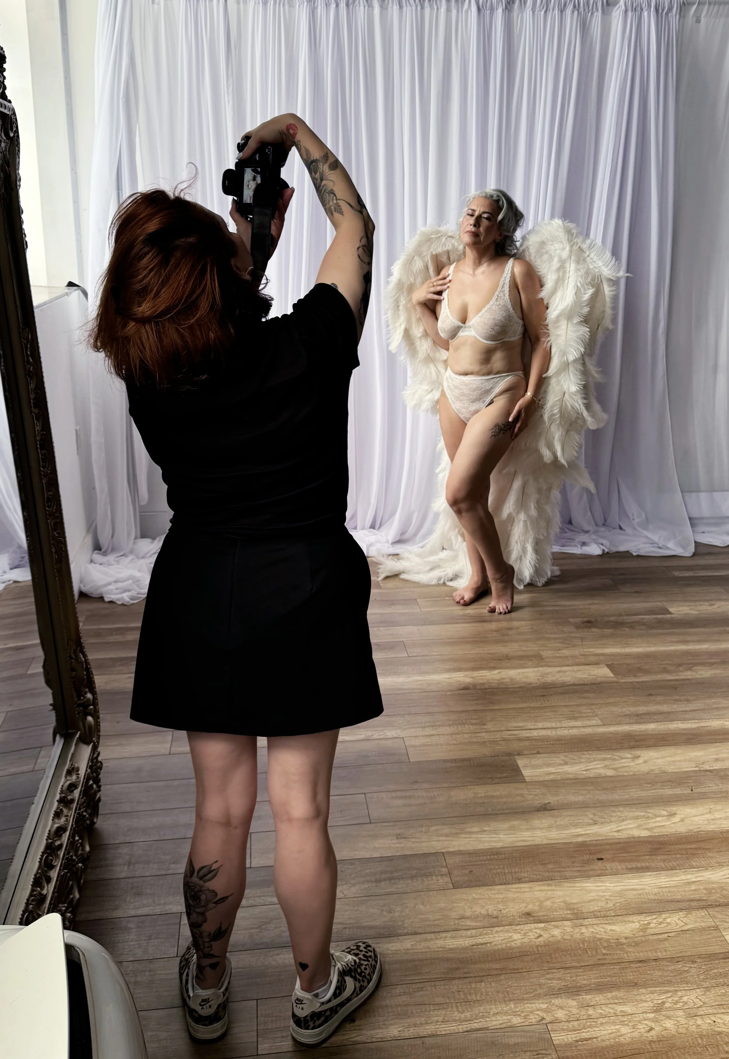 behind the scenes - montreal boudoir - angel wings.jpg