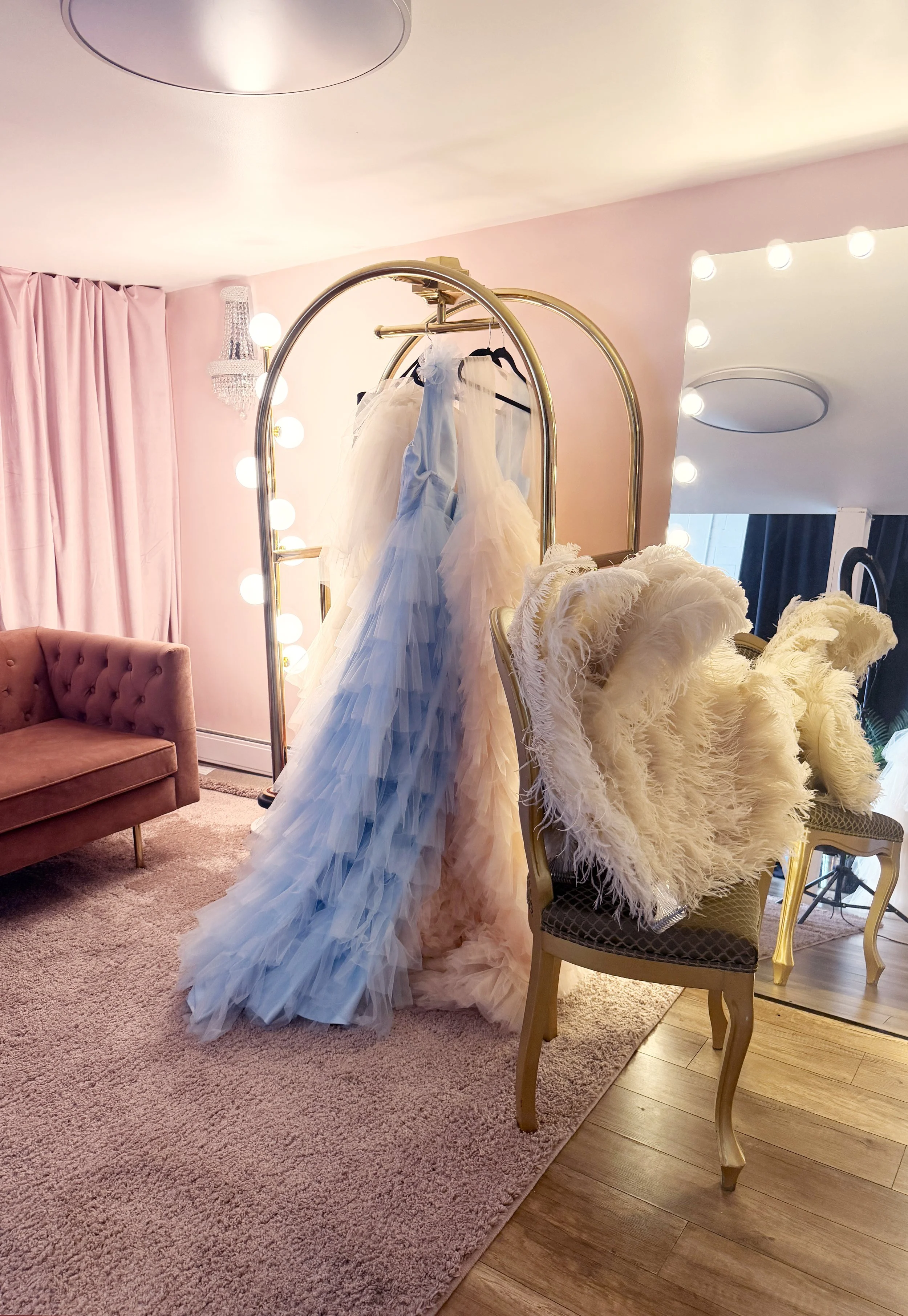 behind the scenes - montreal boudoir - glam room 2.JPG