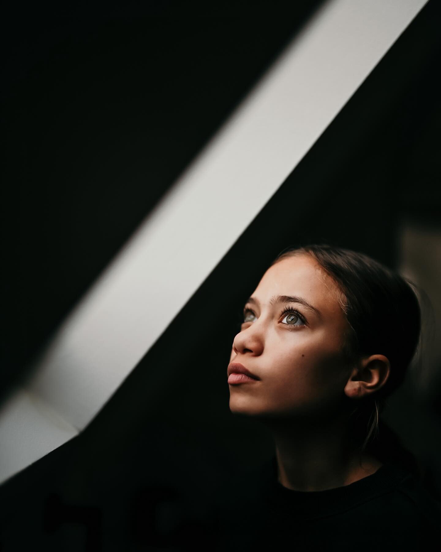 Light study in our new home&hellip; nothing like a new space to spark creativity. 🥰

&ldquo;The most important thing people did for me was to expose me to new things.&rdquo; -Temple Grandin

📸
Our community of @clickprophotographers have come toget