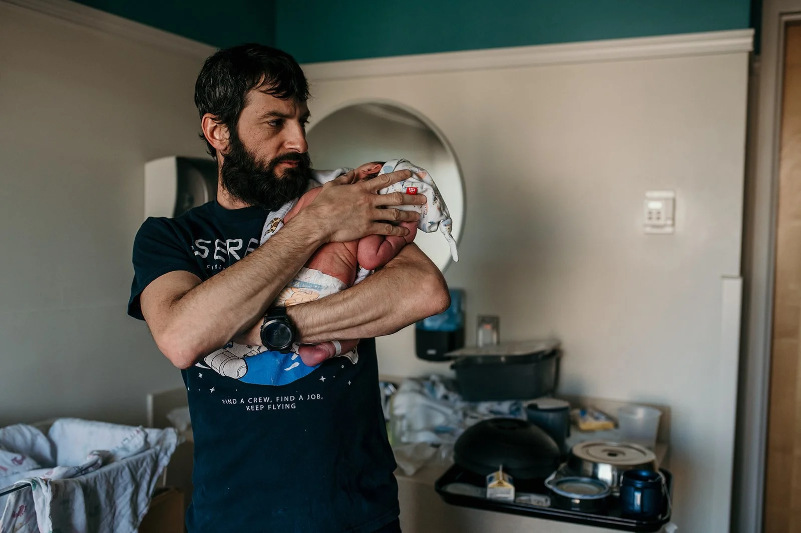Seattle Birth Photographer — Dad and Newborn