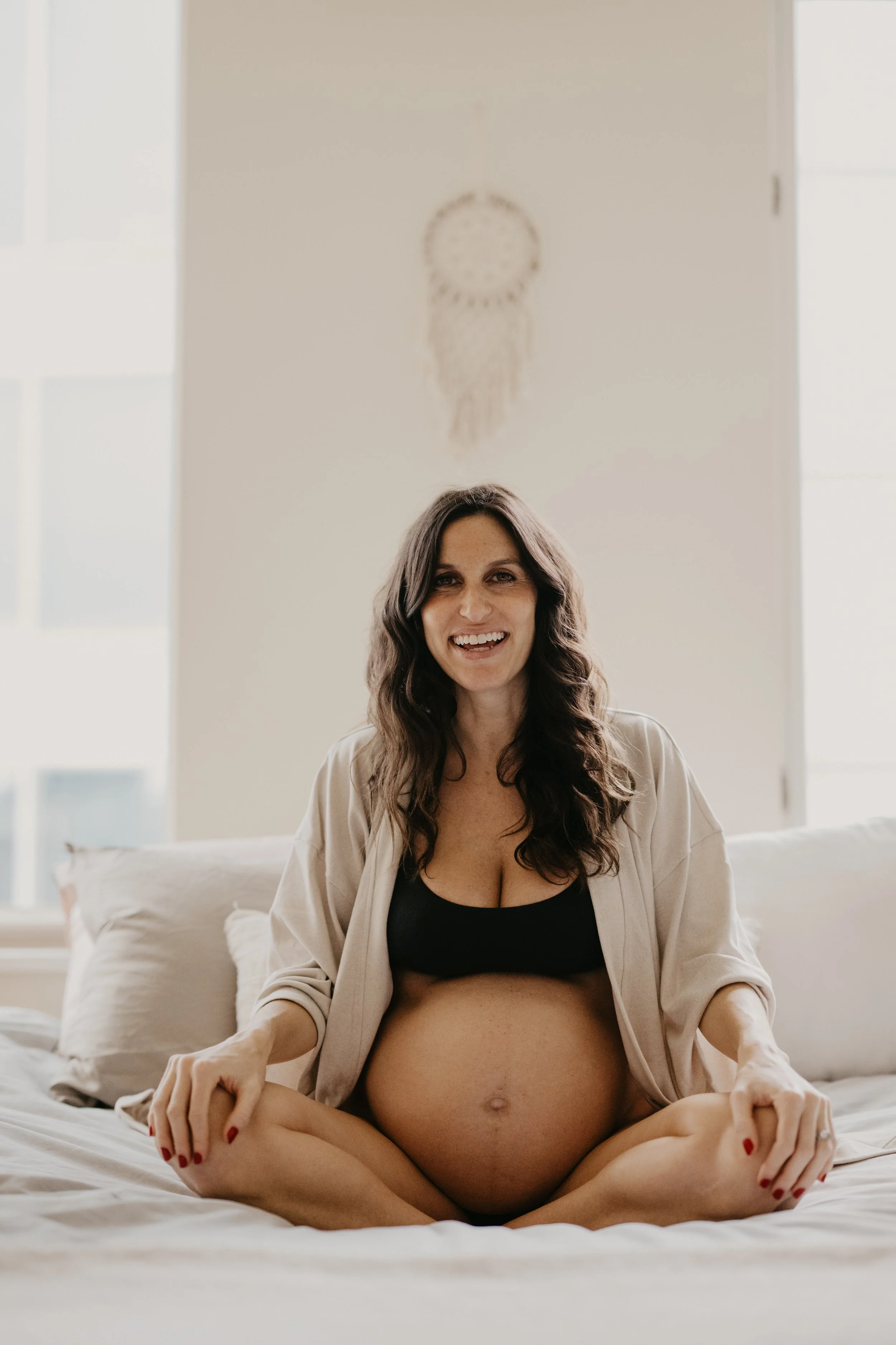 Maternity session in home Elizabeth Anderson Photography