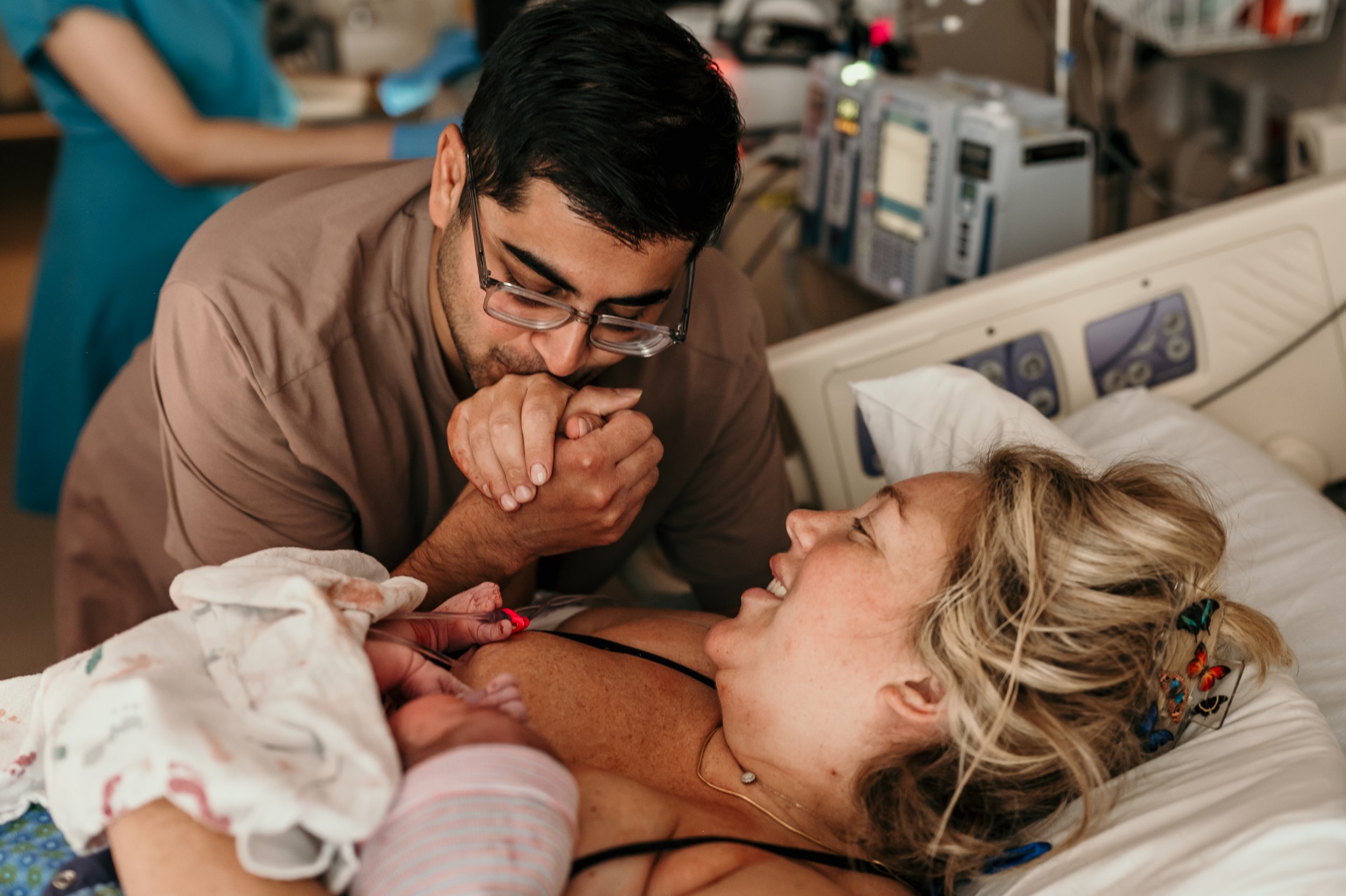 Birth photography session in hospital mom and dad and new baby