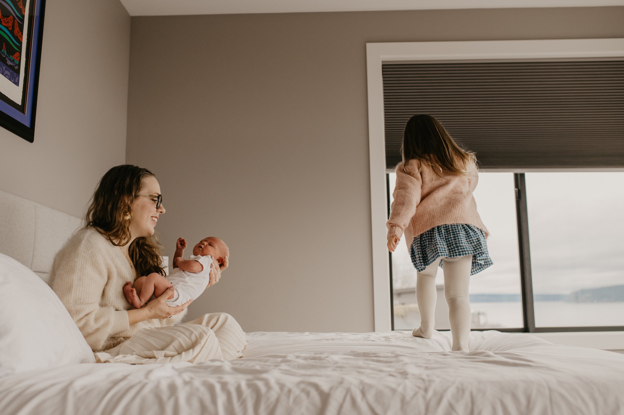 in home newborn session mom and siblings Bellevue