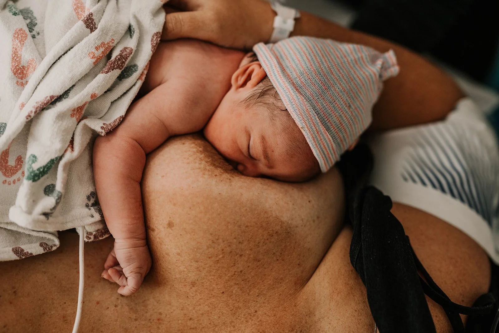 Newborn nursing for the first time Swedish Hospital First Hill-Elizabeth Anderson Photography
