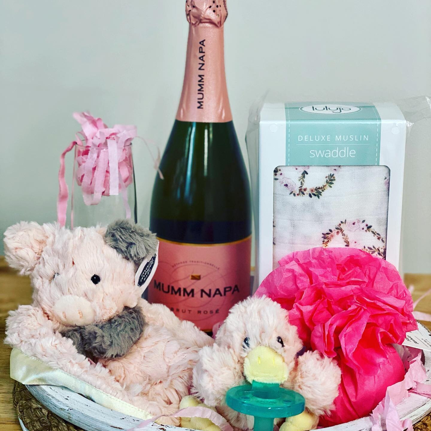 &ldquo;Sugar and spice and everything nice&rdquo; this cute little gift is headed out to a sweet new Mom and her new baby girl 💗💗💗💗💗💗💗🎀🎀🎀🎀. 

DM us for any of your  baby gift needs !!!💗💙