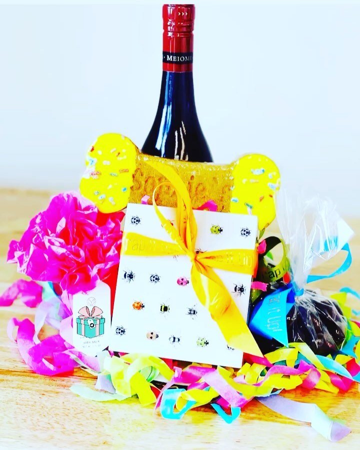 How cute is this &ldquo;Thank You&rdquo; gift we just did!?
.
.
Slide into our DM&rsquo;s + tell us what you need + leave the rest up to us!! 🎉🍷😉