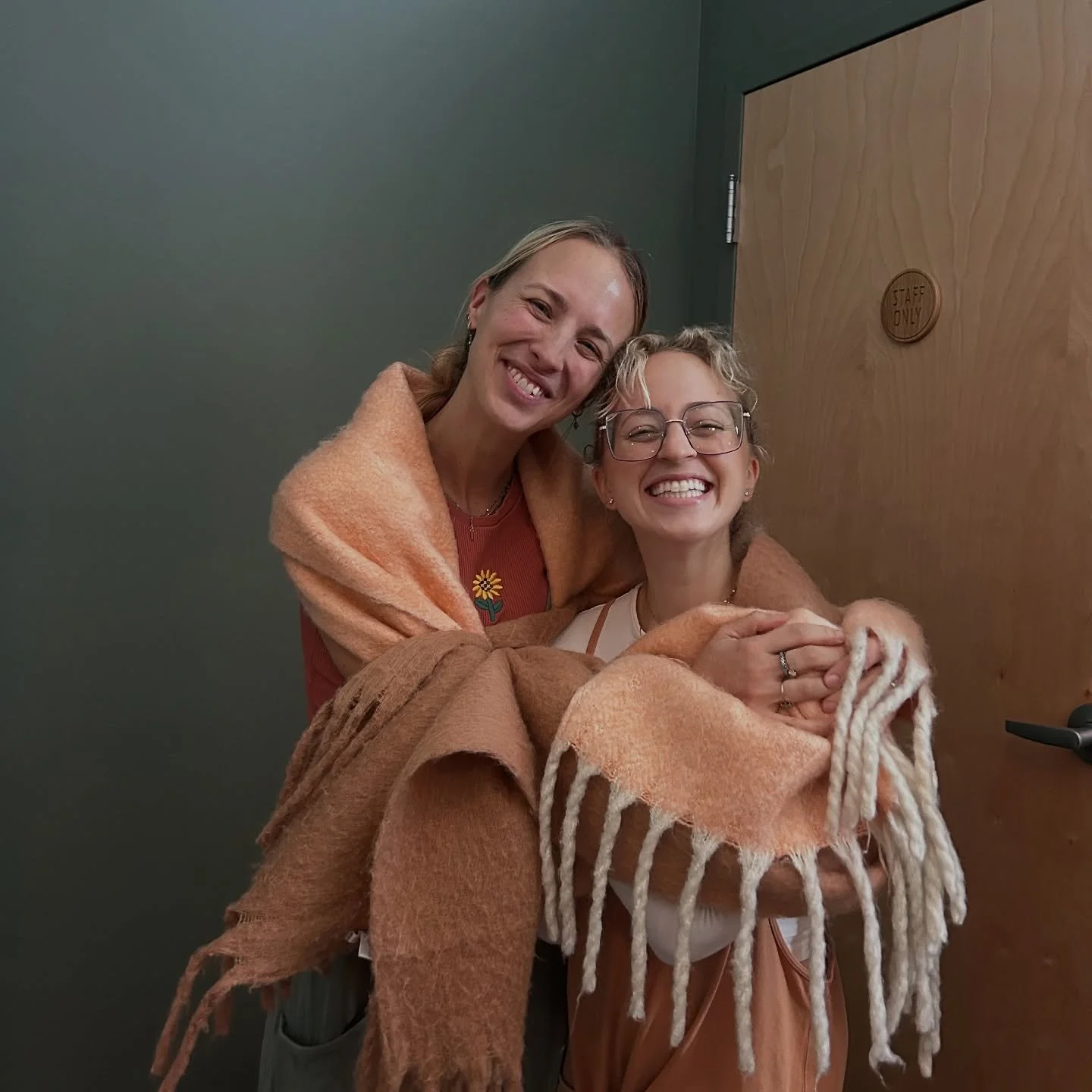 Here&rsquo;s how the first weekend of the year + weekend 8 of teacher training is going 🫂✨
1. Corey &amp; Emily wrapped in scarves, fully morphing into one (lol)
2. Feeling so grateful to fill the room at 108 during these weekends 🩵
3. A little sil