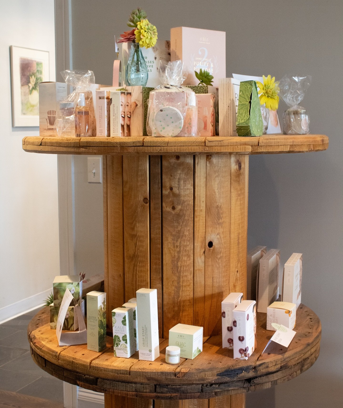 Your ✨skincare essentials✨ all in one place 

Our @farmhousefresh collection is full of all the skincare products you&rsquo;ll need for hydrated &amp; rejuvenated skin this summer! So come on in and get your ✨glow✨ on!

&bull;
&bull;

#farmhousefresh