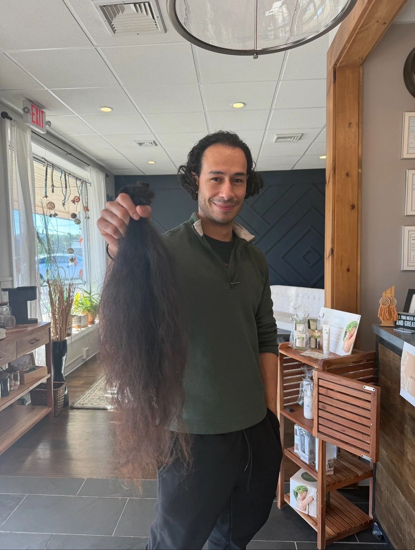 Wigs👏 For👏 Kids👏

&bull;
&bull;

This client&rsquo;s journey began in 2019 when he started growing his hair to donate to @wigs.for.kids! And now, 6 years later, he&rsquo;s back to donate 24 inches ✂️! 

A special thank you to you to him and everyo