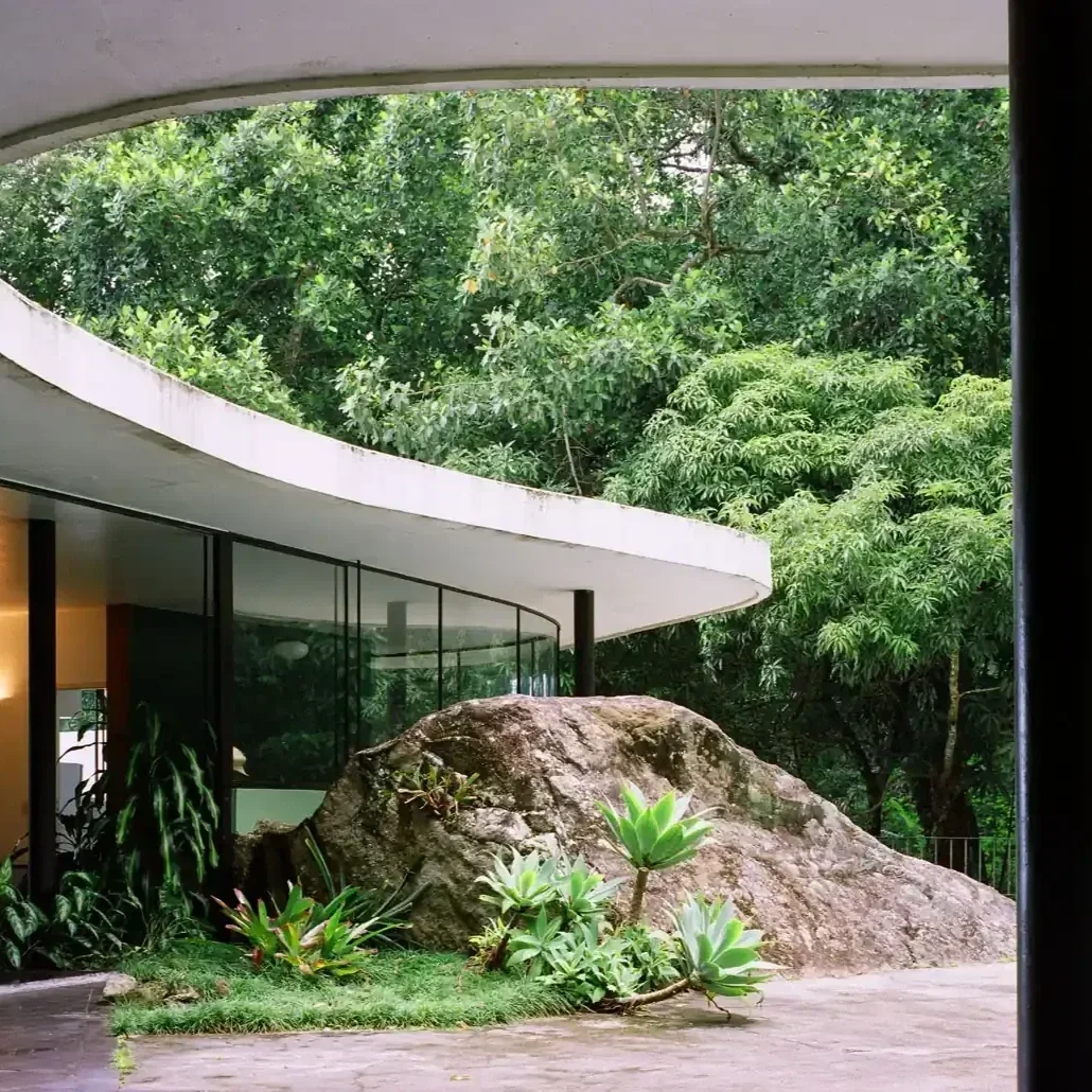 oscar_niemeyer_casa_das_canoas_nelson_kon.webp