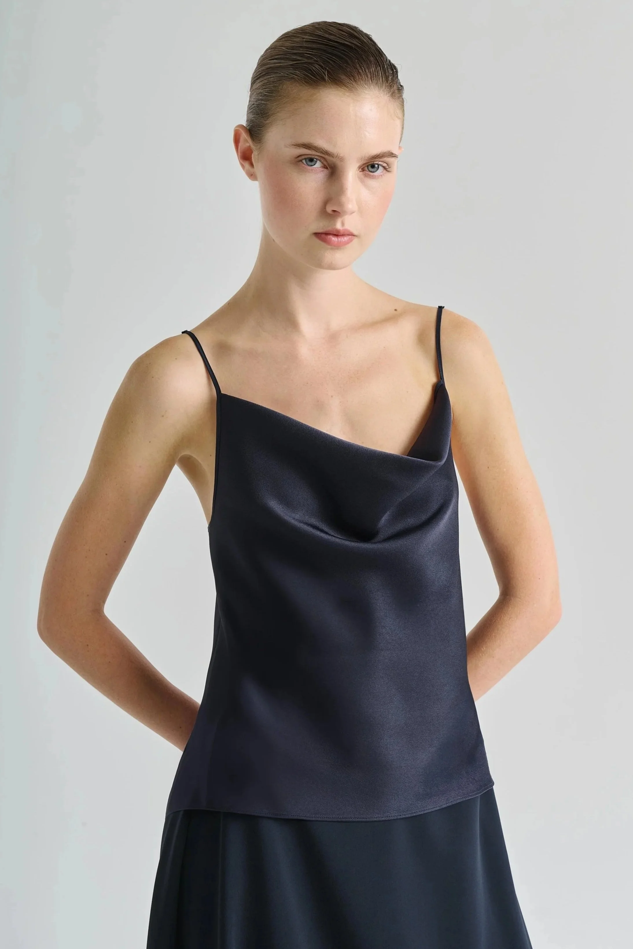 REVERSIBLE HANDKERCHIEF TOP