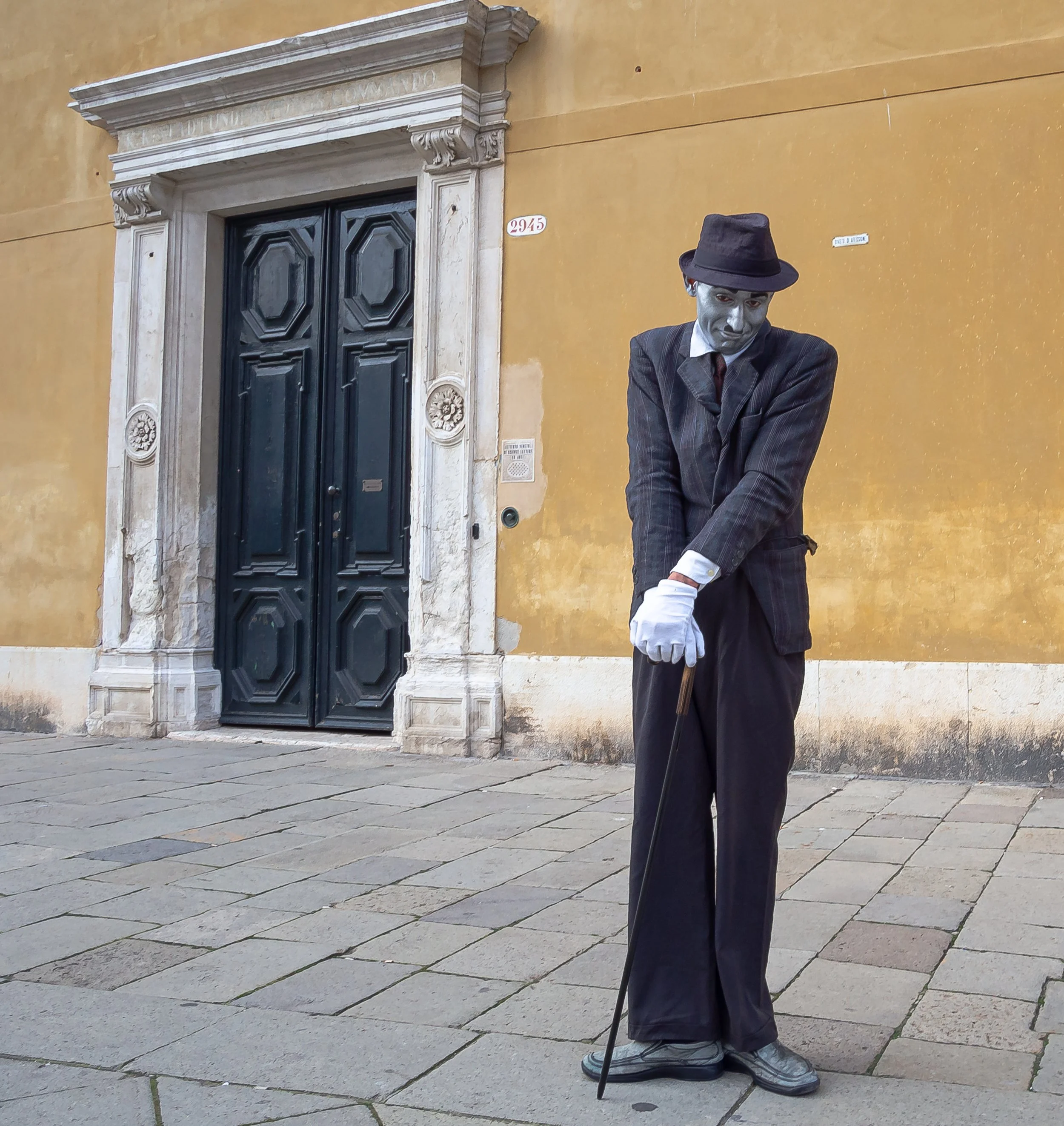 Mime artist outside the Veneto Institute of Sciences, Letters and Arts.