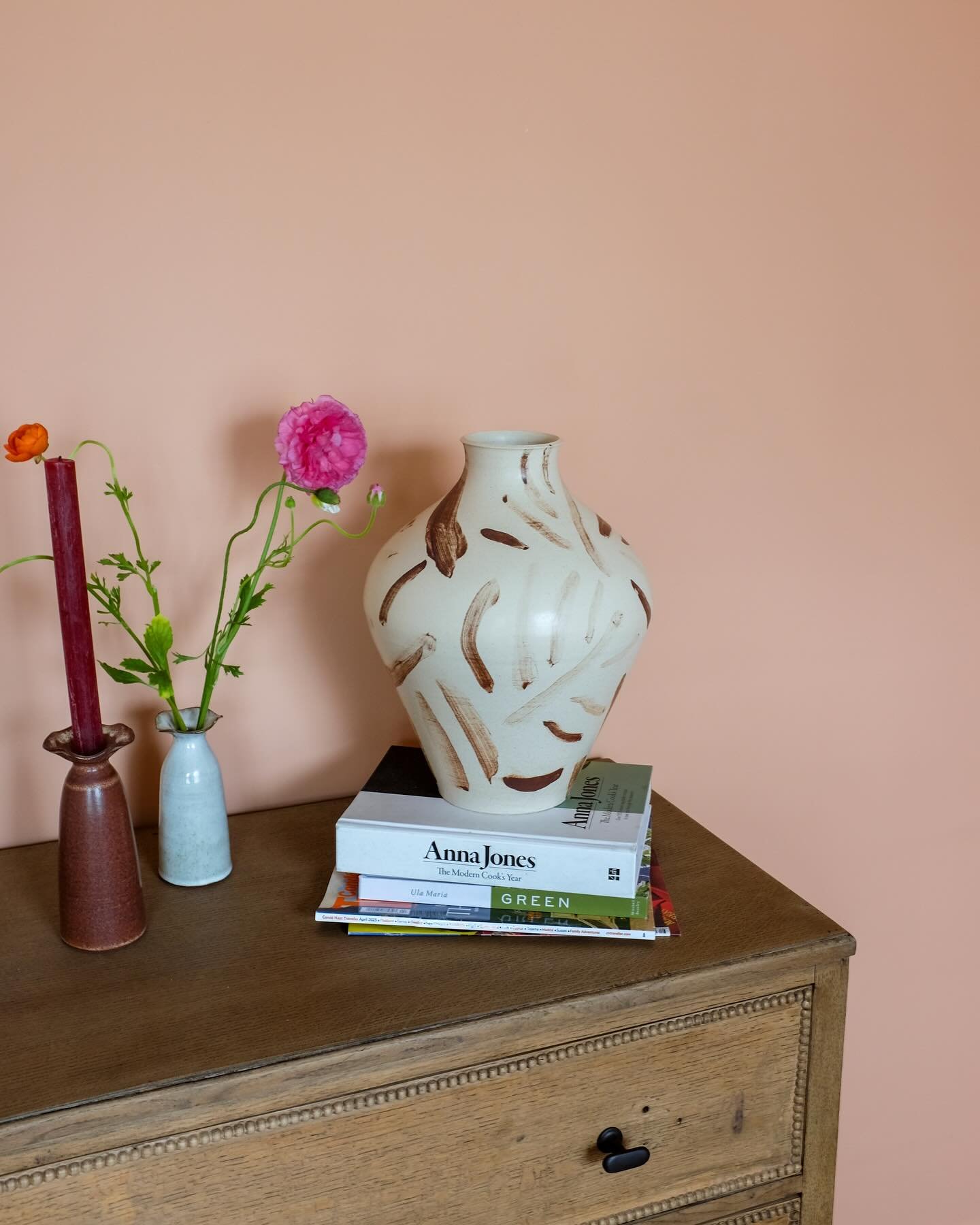 Another result from my collaboration with the talented @eleanormeredith, sitting next to some candle holders and bud vases (there&rsquo;s still a few cheaper seconds of these available on my online shop!). What do you think?
