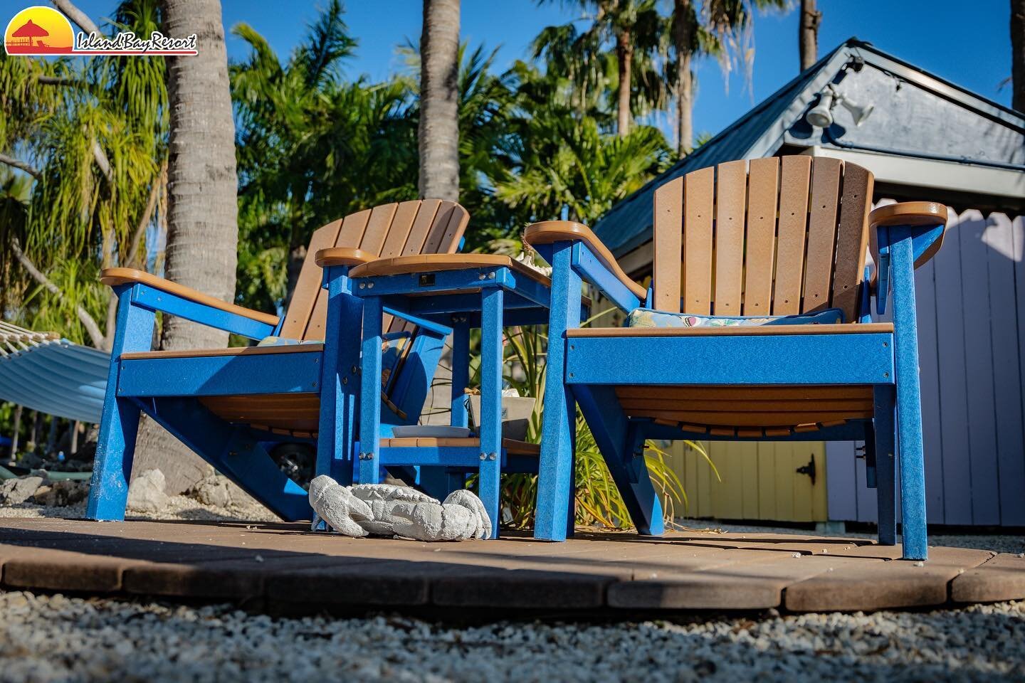 No need to pack your beach chairs for this trip to the Florida Keys! We are fully loaded on our private beach with plenty of outdoor seating, both in the sun and under tiki huts!⠀ 
⠀
⠀
#floridakeys #islandbayresort #Keys #thefloridakeys #Islamorada #