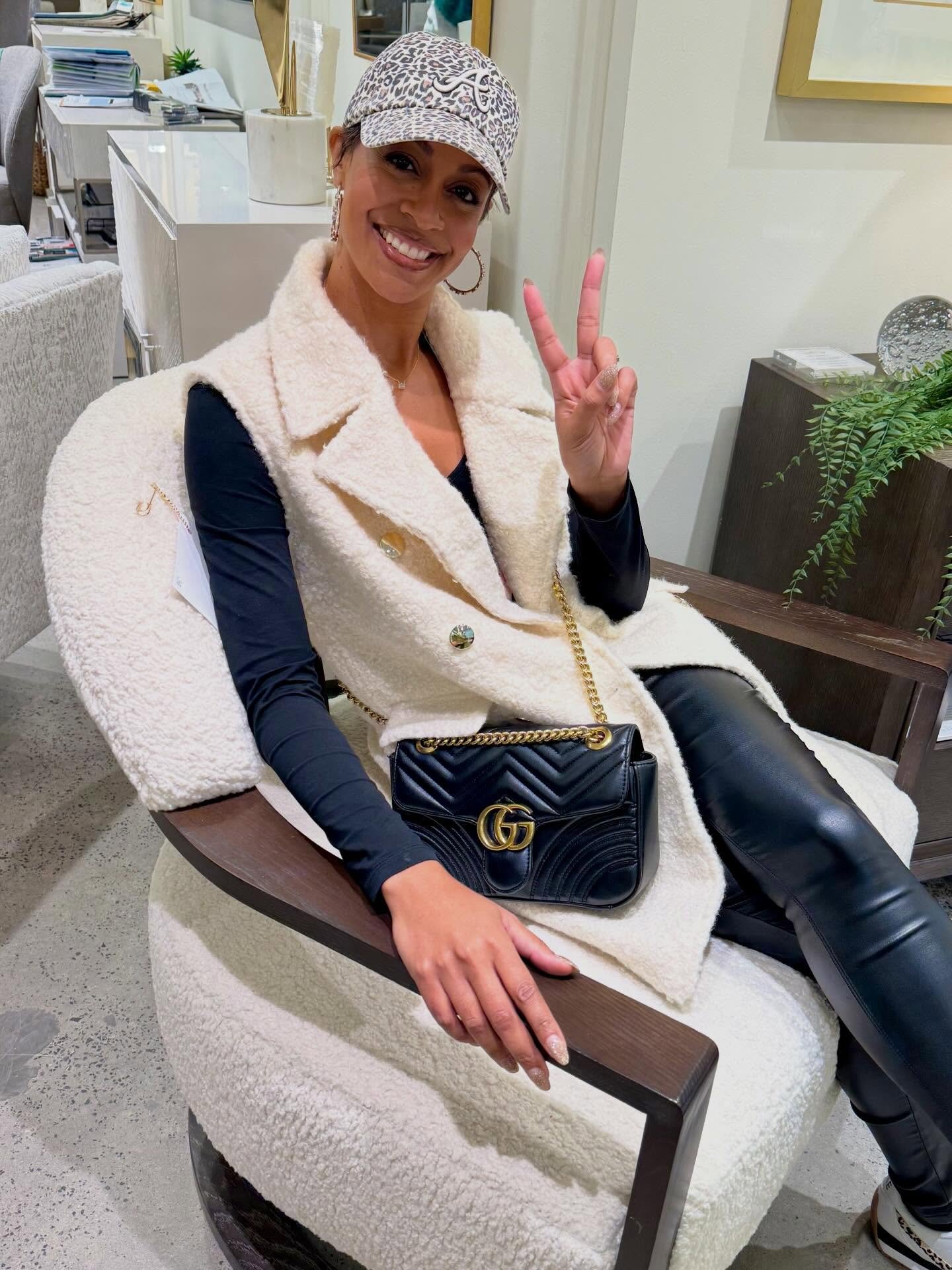 Me and the chair got the memo. Lol! Happy Friday, y&rsquo;all!✨✨✨