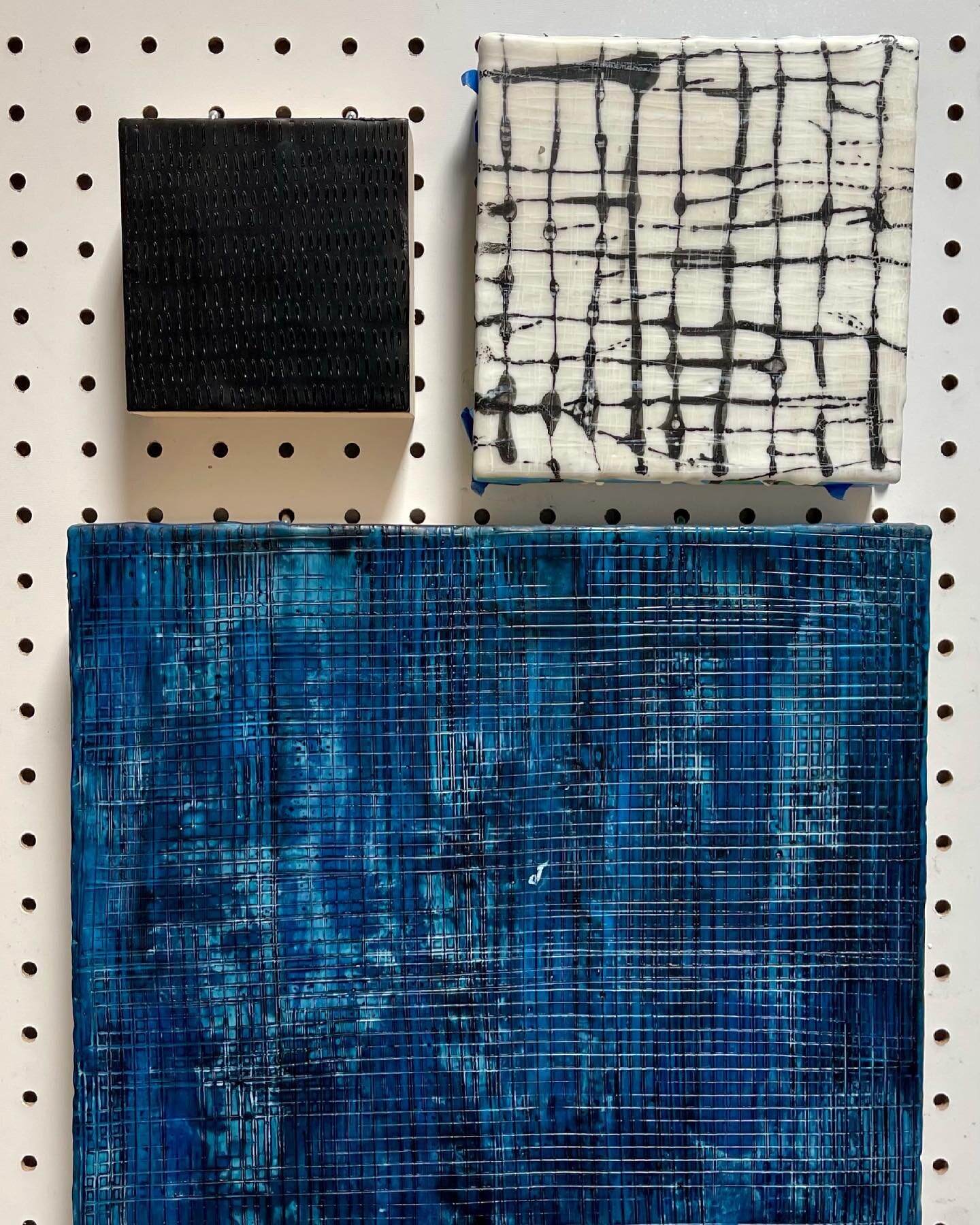 One of my favorite color combos: blues, whites, black. Crisp 
&bull;
&bull;
&bull;
#parkcityart #parkcityartist #parkcity #parkcitystyle #slcart #slcartist #slcartists #utahart #utahartists #encaustic  #encausticartist #encausticpainting #encasiticar