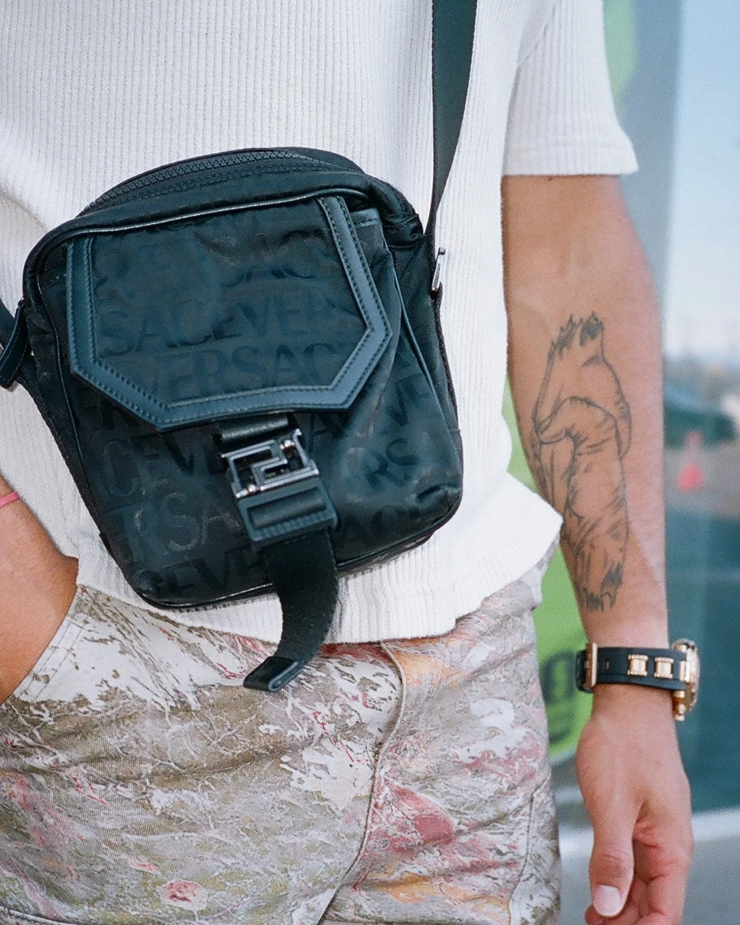 If you stare too hard, you’ll turn to 🪨
-
-
-
-
-
👤: @austinlove1511 
@nike @versace @wnba #wnbaallstar #womensports #fittedwnba #stylish #footwear #clothing #fashion #wnbakicks #fashion #streetwear #streetwearstyle #versace #slingbag #mensfa