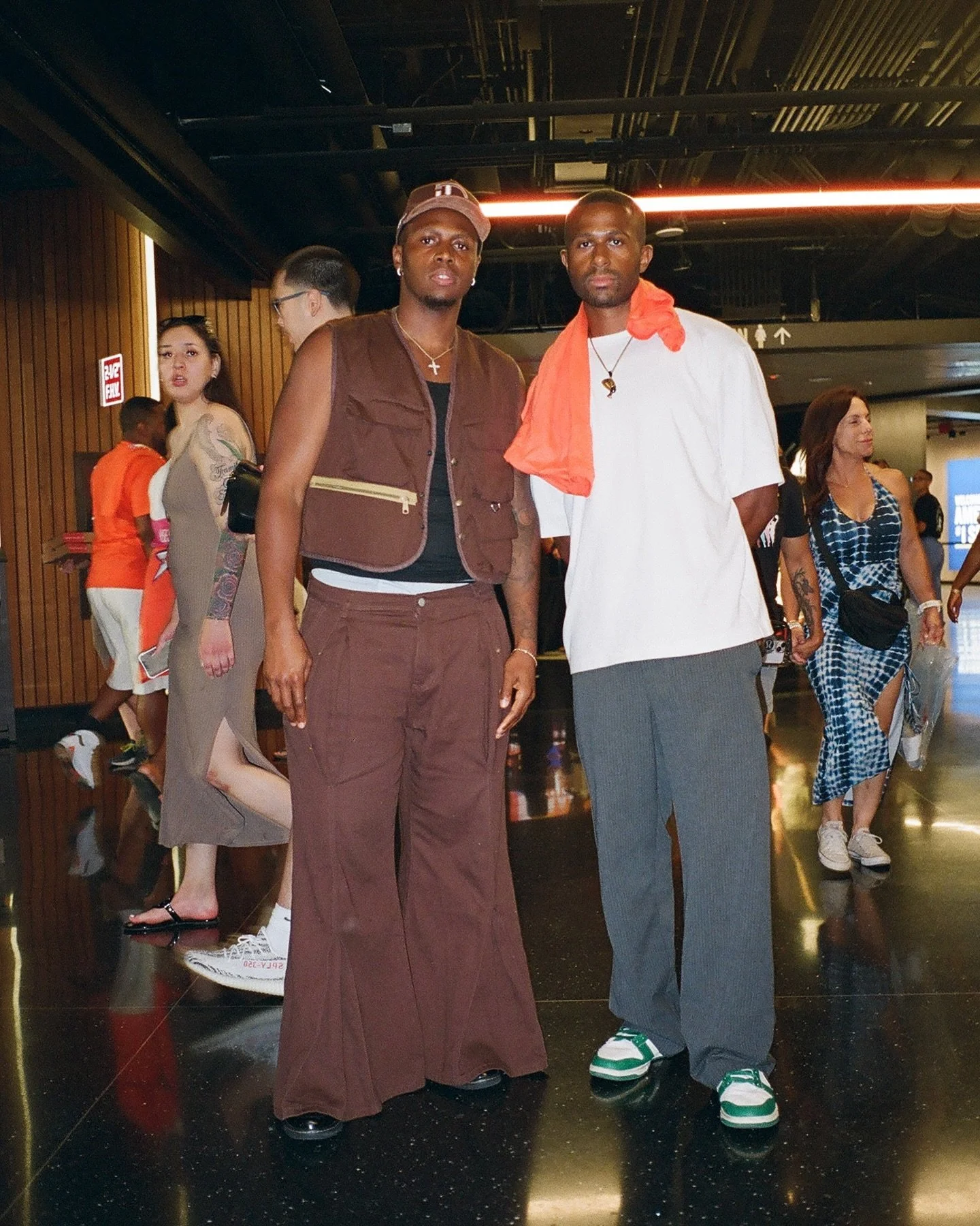 OUTWEST with @tyrushosley & @emebarnes 🏜️
-
-
-
-
-
@nike @tyrusdivine @collatedsegments @wnba  #wnbaallstar #womensports #fittedwnba #stylish #footwear #clothing #fashion #wnbakicks #fashion #streetwear #streetwearstyle