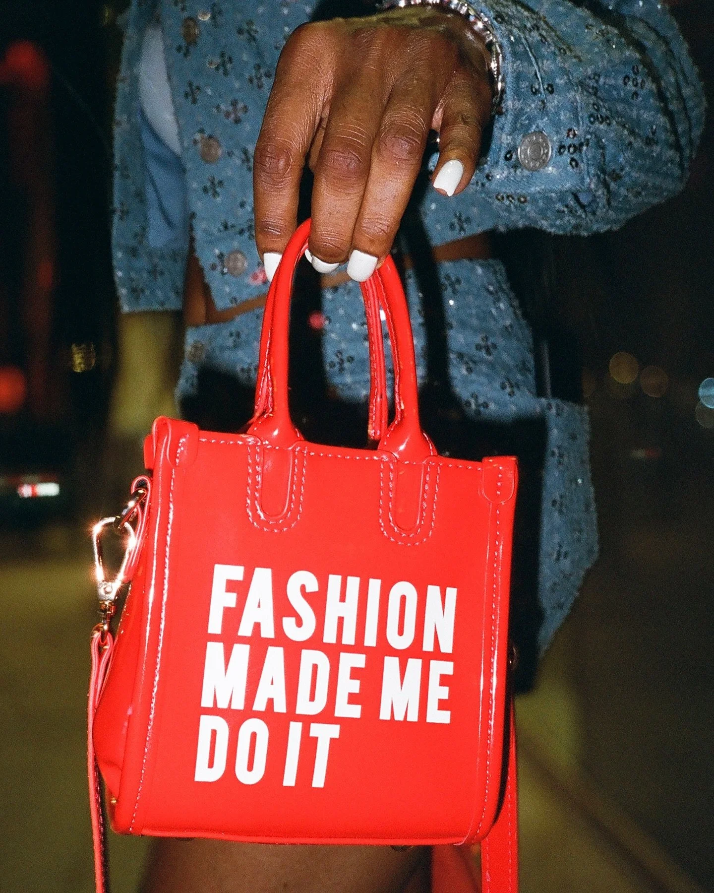 🪩 Most Valuable Fan… literally 🏆
-
-
-
-
-
👤 @msbasketball1 
⛹🏽 7/20/2024
#wnba #wnbaallstar #womensports #fittedwnba
#fashionstyle #stylish #footwear #clothing #luxury #fashion #jewlery #chain #rings #streetwearfashion #womensfashion #ga