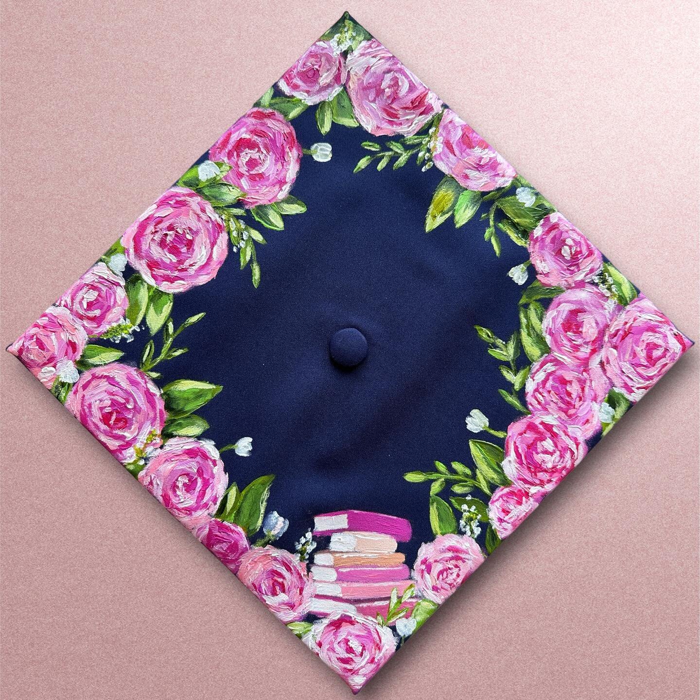 Swooning over this commission graduation cap. 🤍 👩&zwj;🎓

💻 Shop online anytime at www.wildflowerartistry.com
&bull;&bull;&bull;&bull;&bull;
#artist #localart #acrylicpainting #acrylic #artistry  #womanowned #smallbusiness #commissionpaintings #su