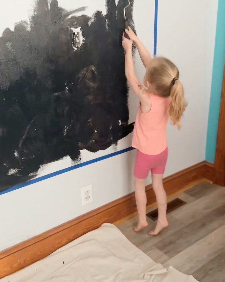 I&rsquo;d argue I have the cutest helper on the planet. 🤍 She was so patient and helpful as we created a DIY chalkboard wall for a local church&rsquo;s youth group house! We will be finishing it up next week, adding a Bible verse along the top of th