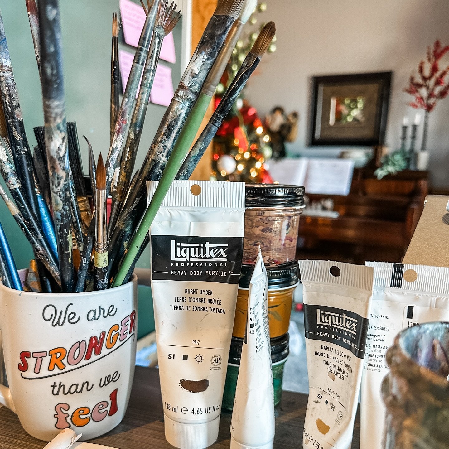 Holiday commissions are winding down, with just a couple remaining! I&rsquo;m SO THANKFUL to all of you who ordered a custom painting for your holiday gifts! 🎁 🤍